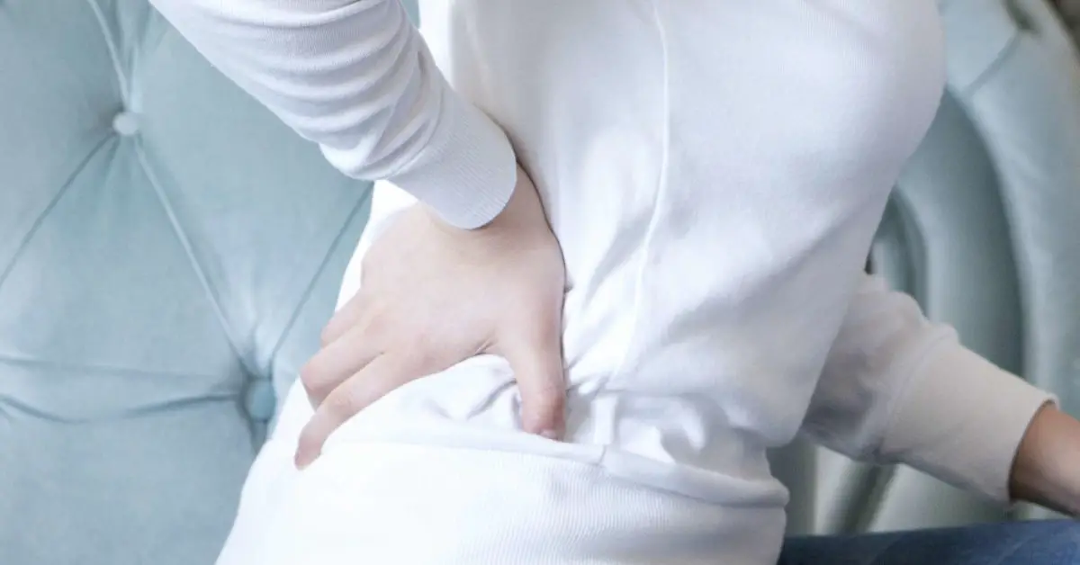 Back pain on the lower right side: Causes and when to see a doctor