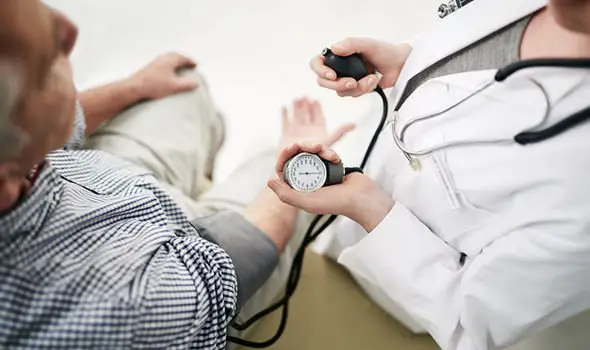 High blood pressure symptoms: Suffering pain could ...