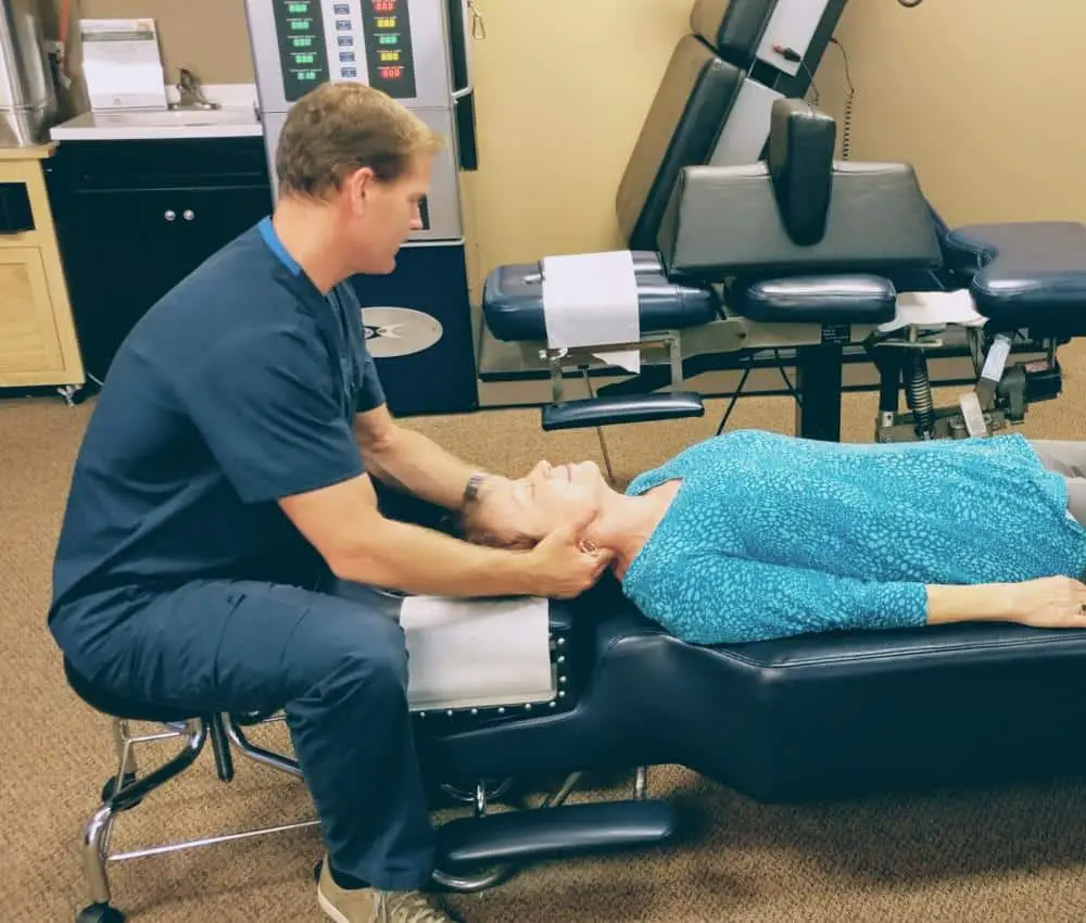 How Exactly Does A Chiropractor Adjust Your Spine?: Gateway Rehab and ...