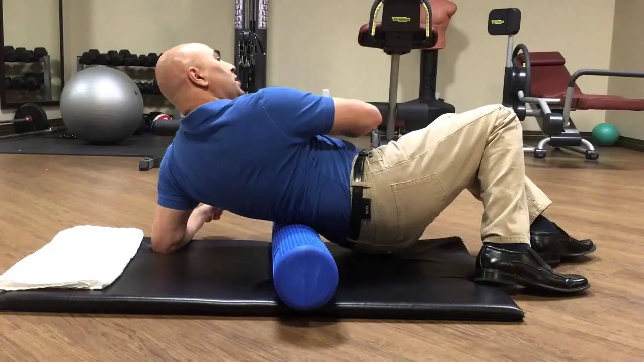 How to use a foam roller for low back trigger point pain ...